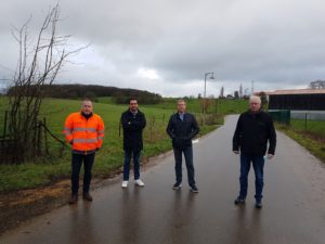 Photo, de g. à d.: Cyrille Siméon, société ELRES Réseaux, Franck Czachor, Adjoint au maire, Olivier Kormann, maire de Rodemack, et Guy Kremer, vice-président de la CCCE en charge des travaux.